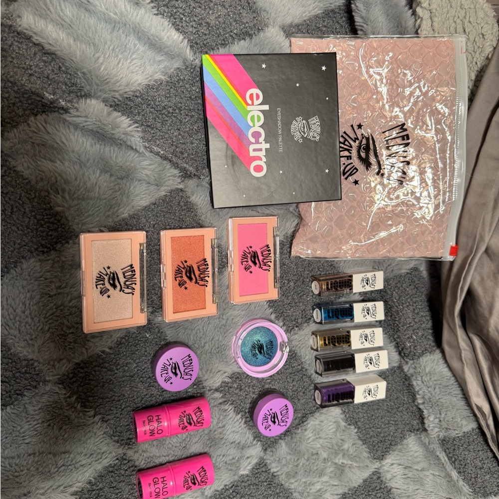 Medusa Cosmetic Makeup Bundle